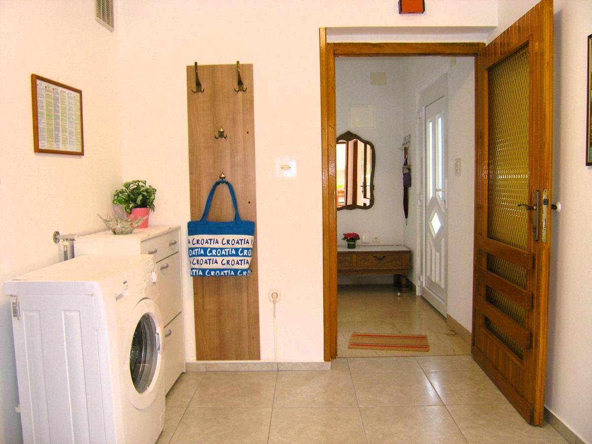 Apartments Natasa Krk Town Bagian luar foto
