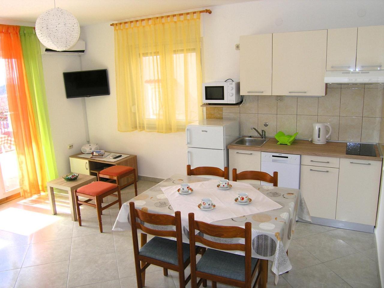 Apartments Natasa Krk Town Bagian luar foto